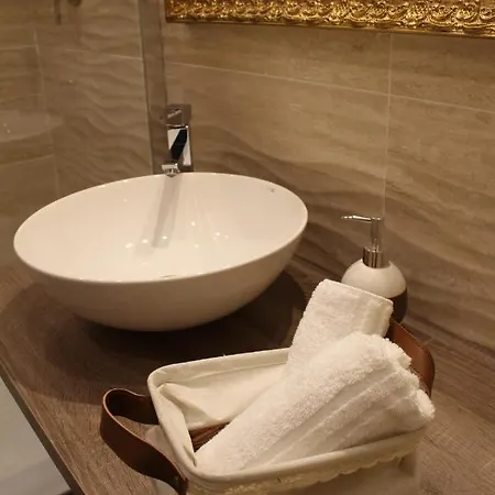 H Ercolani Bed and Breakfast